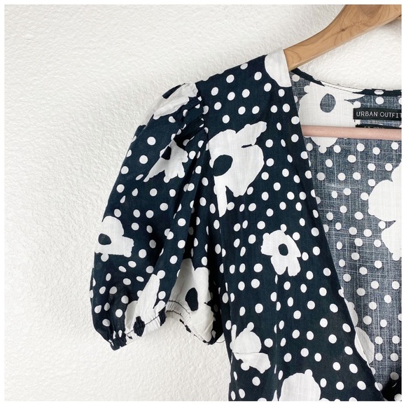 Urban Outfitters Jocelyn Black Floral Wrap Dress Size Small - Picture 8 of 13